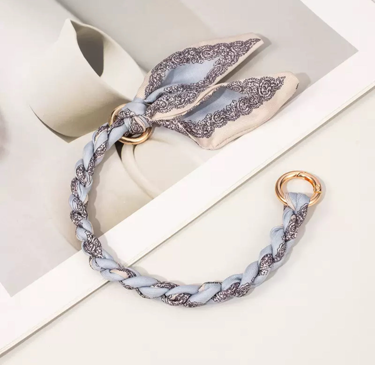 Llavero en Cinta de Pañuelo 3 - LUXEACCESSORY